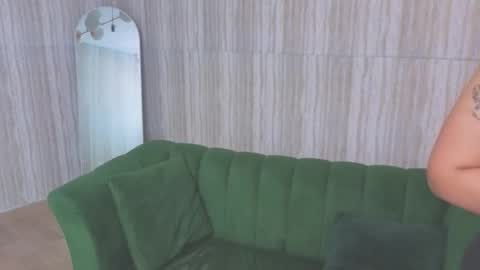 Isabella online show from February 6, 2026, 12:30 pm