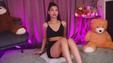 zariaavera online show from May 11, 2026, 4:04 pm