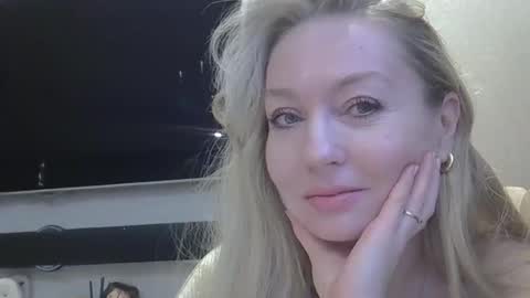 Zarina Swift online show from February 1, 2025, 4:35 am