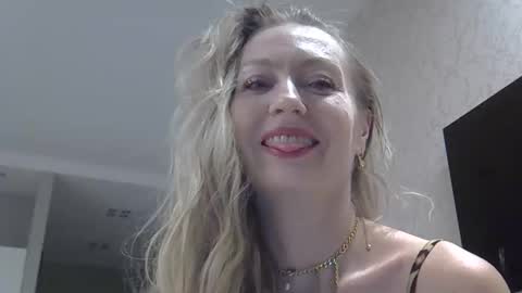 Zarina Swift online show from November 15, 2025, 12:02 pm