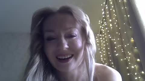 Snapshot of zarinaswift chatting on December 21, 2025, 7:37 am Zarina Swift online show from December 21, 2025, 7:37 am