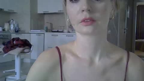 Snapshot of zarinaswift chatting on February 3, 2026, 6:22 am Zarina Swift online show from February 3, 2026, 6:22 am