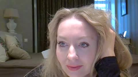 Snapshot of zarinaswift chatting on February 4, 2026, 4:40 am Zarina Swift online show from February 4, 2026, 4:40 am