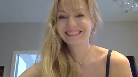 Snapshot of zarinaswift chatting on March 1, 2026, 6:59 am Zarina Swift online show from March 1, 2026, 6:59 am