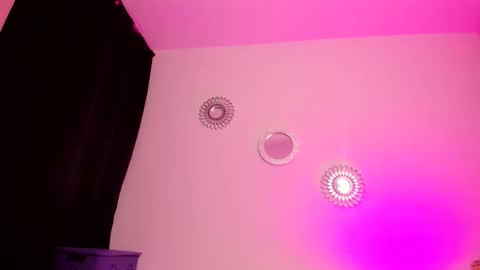 Snapshot of zaritha_li chatting on October 18, 2025, 10:16 am Zaritha Li online show from October 18, 2025, 10:16 am