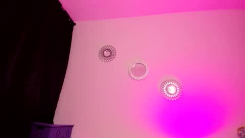 Snapshot of zaritha_li chatting on November 6, 2025, 10:27 am Zaritha Li online show from November 6, 2025, 10:27 am