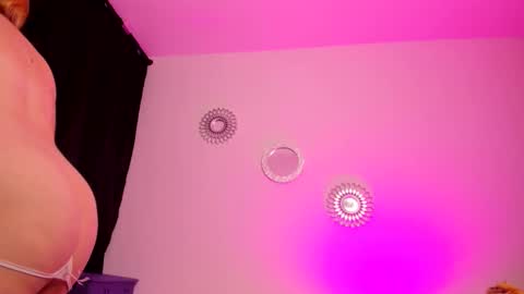 Snapshot of zaritha_li chatting on November 8, 2025, 10:26 am Zaritha Li online show from November 8, 2025, 10:26 am