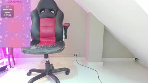 Snapshot of zary_saenz chatting on November 13, 2025, 12:15 pm Zary online show from November 13, 2025, 12:15 pm