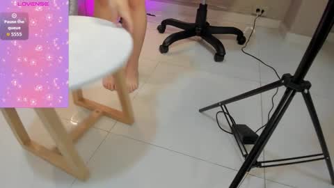 Snapshot of zary_saenz chatting on November 16, 2025, 12:55 pm Zary online show from November 16, 2025, 12:55 pm