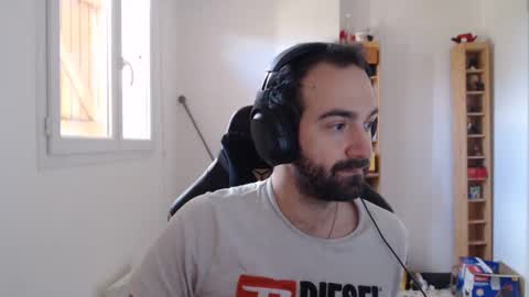 Snapshot of zazou3113 chatting on January 12, 2025, 1:48 pm Grizzly Bear online show from January 12, 2025, 1:48 pm