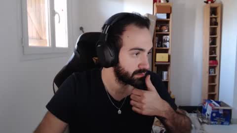 Snapshot of zazou3113 chatting on January 23, 2025, 3:01 pm Grizzly Bear online show from January 23, 2025, 3:01 pm