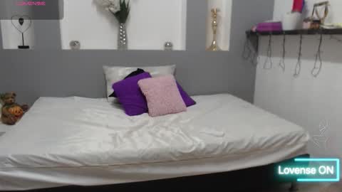 Snapshot of zean_lee chatting on January 7, 2026, 12:18 pm Karolyne online show from January 7, 2026, 12:18 pm