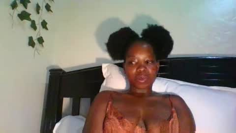 Snapshot of zeeee01 chatting on April 7, 2026, 6:52 pm ZEEEE01 online show from April 7, 2026, 6:52 pm