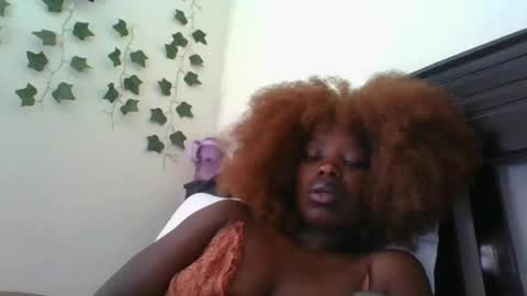 Snapshot of zeeee01 chatting on April 12, 2026, 1:05 pm ZEEEE01 online show from April 12, 2026, 1:05 pm