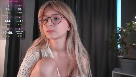 Avi online show from October 24, 2025, 1:07 pm