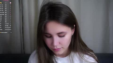 Emilia online show from November 11, 2025, 11:49 pm