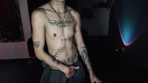 Snapshot of zeldrissss chatting on January 9, 2026, 10:22 pm Zeldris online show from January 9, 2026, 10:22 pm