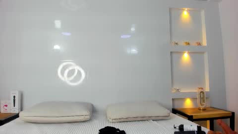 Zenda Evans online show from December 4, 2025, 4:11 am