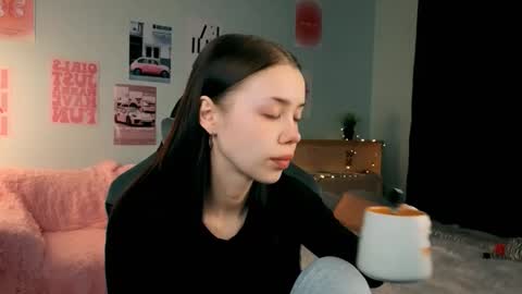 Snapshot of zeneexe chatting on February 26, 2026, 7:35 pm Lara online show from February 26, 2026, 7:35 pm