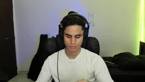 zenzhu online show from December 14, 2025, 11:31 pm