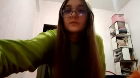 Snapshot of zeniabrossoit chatting on April 3, 2026, 12:47 pm zeniabrossoit online show from April 3, 2026, 12:47 pm