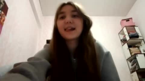 Snapshot of zeniabrossoit chatting on April 13, 2026, 3:28 pm zeniabrossoit online show from April 13, 2026, 3:28 pm