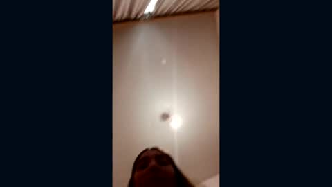 Snapshot of zeniabrossoit chatting on April 15, 2026, 6:20 am zeniabrossoit online show from April 15, 2026, 6:20 am