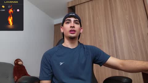 Snapshot of zenn_rush chatting on December 15, 2024, 12:06 pm Zenn online show from December 15, 2024, 12:06 pm