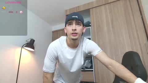 Snapshot of zenn_rush chatting on February 15, 2025, 2:33 pm Zenn online show from February 15, 2025, 2:33 pm