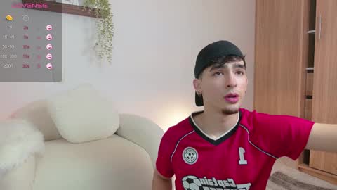 Snapshot of zenn_rush chatting on March 5, 2025, 1:06 pm Zenn online show from March 5, 2025, 1:06 pm