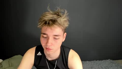 Snapshot of zeriixx chatting on April 28, 2026, 3:00 am Ethan online show from April 28, 2026, 3:00 am