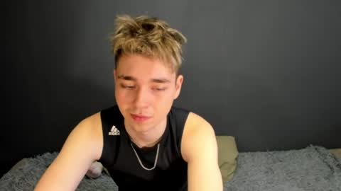 Snapshot of zeriixx chatting on April 30, 2026, 2:51 am Ethan online show from April 30, 2026, 2:51 am