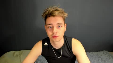 Snapshot of zeriixx chatting on May 3, 2026, 2:28 am Ethan online show from May 3, 2026, 2:28 am