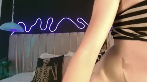 zhally_dee online show from April 10, 2026, 8:02 pm