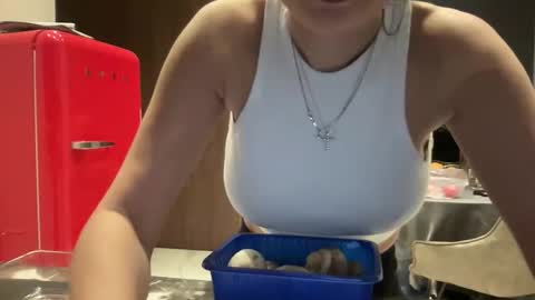 Nensi online show from November 21, 2025, 1:54 pm