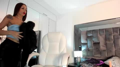 Nia  online show from November 26, 2025, 11:33 am