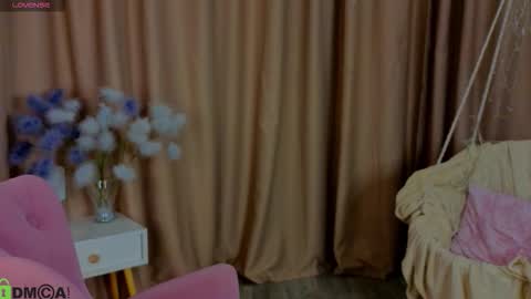 Snapshot of zlata__fox chatting on November 17, 2025, 10:04 pm Zlata Mon Tue Thu Fri Sun Sa GMT 3 0000pm - 0600pm online show from November 17, 2025, 10:04 pm