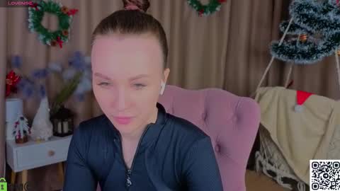 Snapshot of zlata__fox chatting on December 14, 2025, 9:03 am Zlata Mon Tue Thu Fri Sun Sa GMT 3 0000pm - 0600pm online show from December 14, 2025, 9:03 am