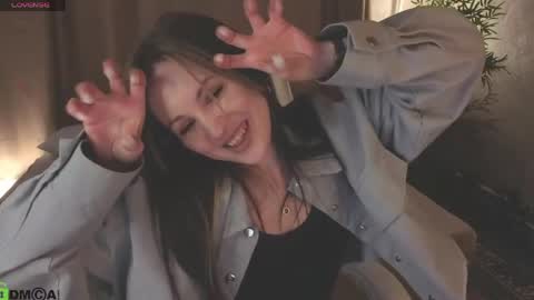 Zlata  Mon Tue Thu Fri Sun Sa GMT 3 0000pm - 0600pm  online show from March 25, 2026, 9:15 am