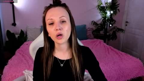 Snapshot of zlata__fox chatting on April 25, 2026, 9:01 am Zlata Mon Tue Thu Fri Sun Sa GMT 3 0000pm - 0600pm online show from April 25, 2026, 9:01 am