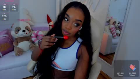 Snapshot of zobe_love chatting on December 23, 2024, 5:43 pm Zobe Love online show from December 23, 2024, 5:43 pm