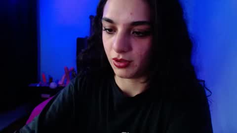 zoe_0111 online show from January 31, 2025, 8:43 pm