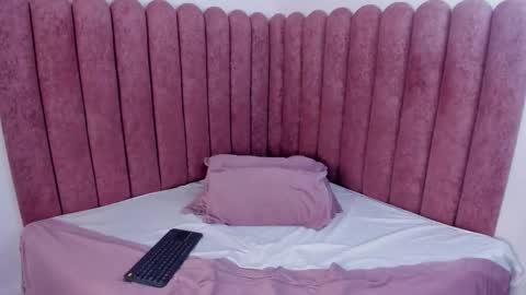 Snapshot of zoe_banx chatting on February 1, 2026, 3:27 am Zoe Banx online show from February 1, 2026, 3:27 am