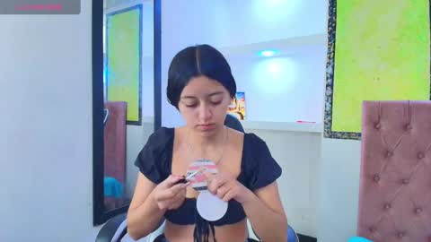 Snapshot of zoe_connor19 chatting on October 12, 2025, 2:27 pm Z O E online show from October 12, 2025, 2:27 pm