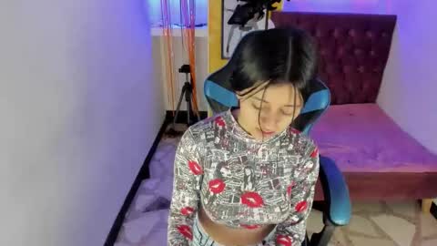 Snapshot of zoe_connor19 chatting on October 30, 2025, 9:48 pm Z O E online show from October 30, 2025, 9:48 pm