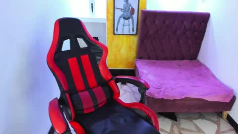 Snapshot of zoe_connor19 chatting on November 5, 2025, 8:42 pm Z O E online show from November 5, 2025, 8:42 pm