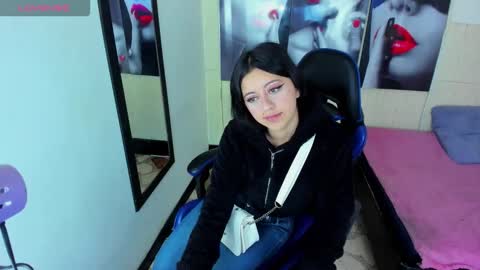 Snapshot of zoe_connor19 chatting on November 16, 2025, 12:55 pm Z O E online show from November 16, 2025, 12:55 pm