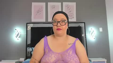 zoe_curvyy online show from July 9, 2026, 12:09 pm