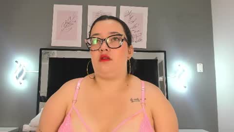 zoe_curvyy online show from July 15, 2026, 12:10 pm