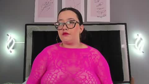 zoe_curvyy online show from July 16, 2026, 12:00 pm